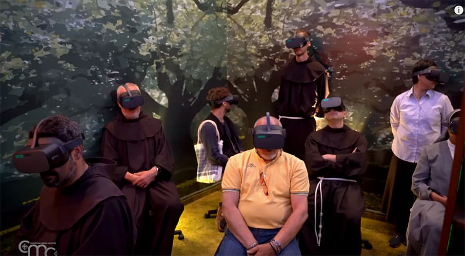 Mit einer Virtual-Reality-Brille, die die Orte dreidimensional darstellt, gehen die Teilnehmer  durch sechs Räume mit unterschiedlichen Themen. Screenshot: YouTube/  Christian Media Center - English